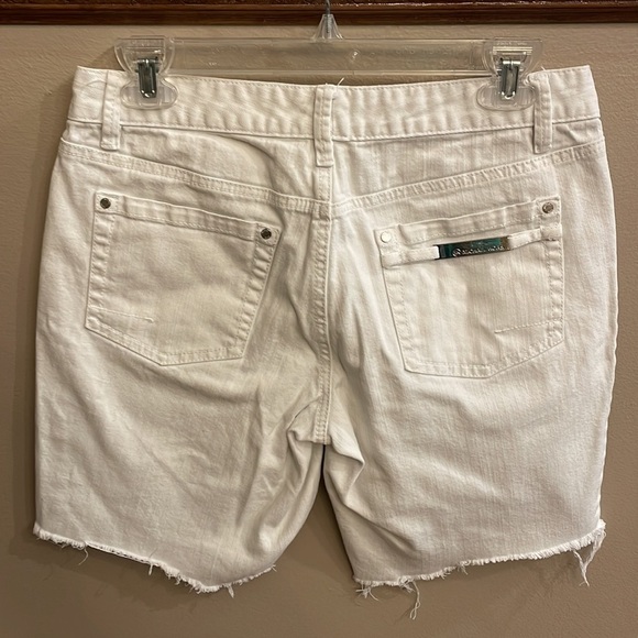 Michael Kors women’s white denim Bermuda low mid rise shorts frayed hem size 6 - Picture 9 of 14